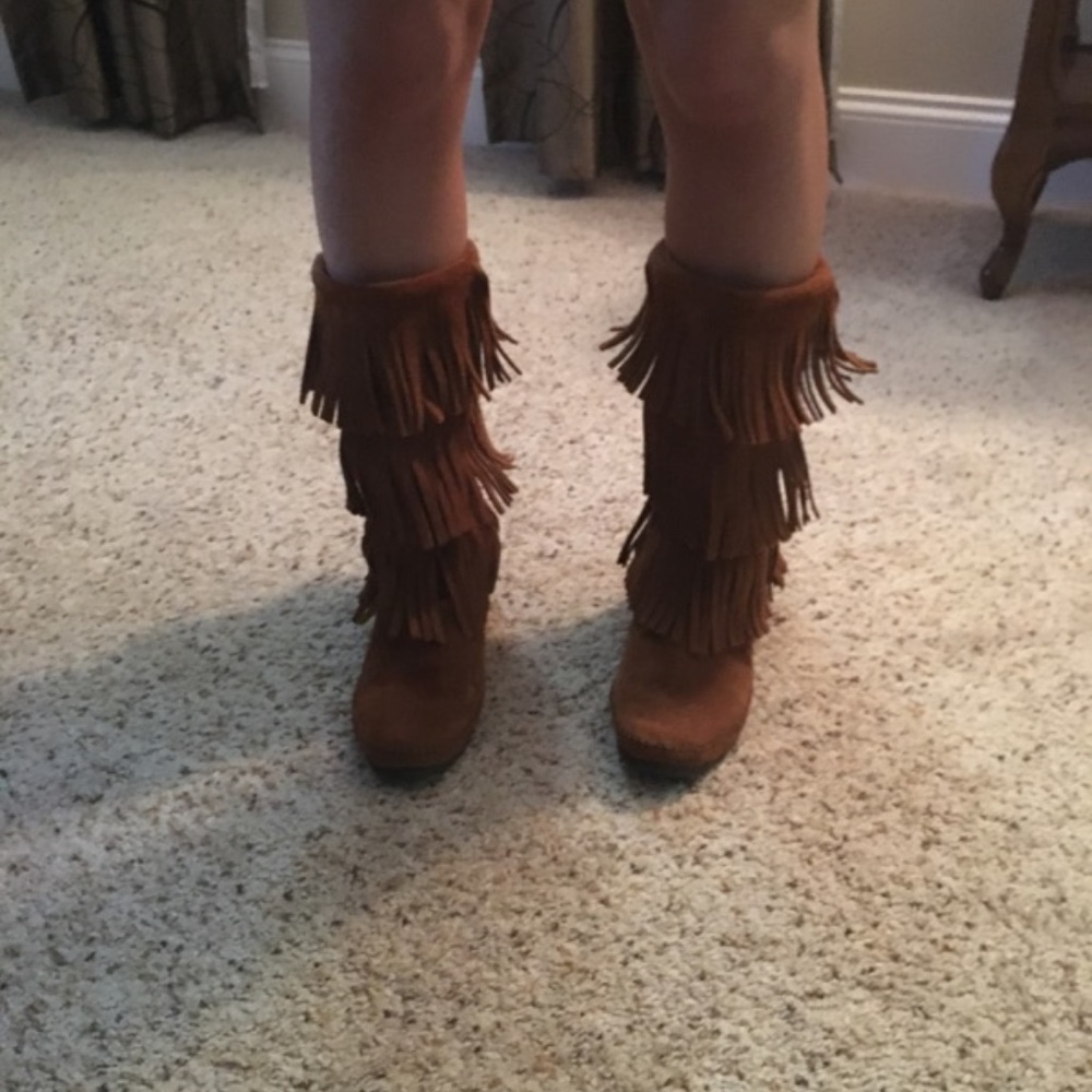 Minnetonka Moccassin Fringe Boots